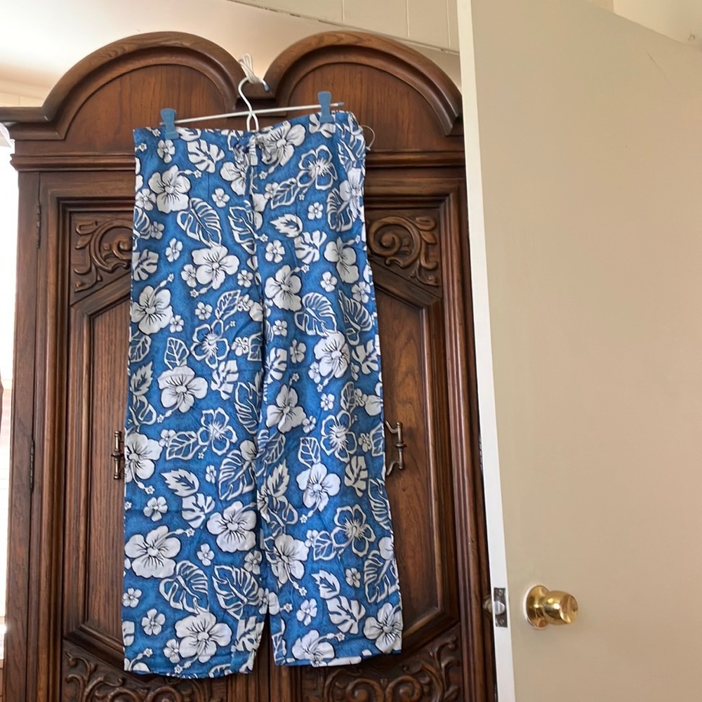 NWT BW studio beautiful prints summer pants